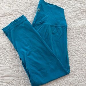 Buff Bunny Vibrant Blue crop Leggings